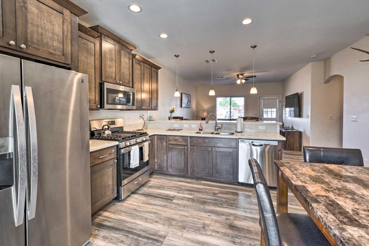 Pet-Friendly Retreat - 1 Block To Colorado River! Bullhead City Exterior photo